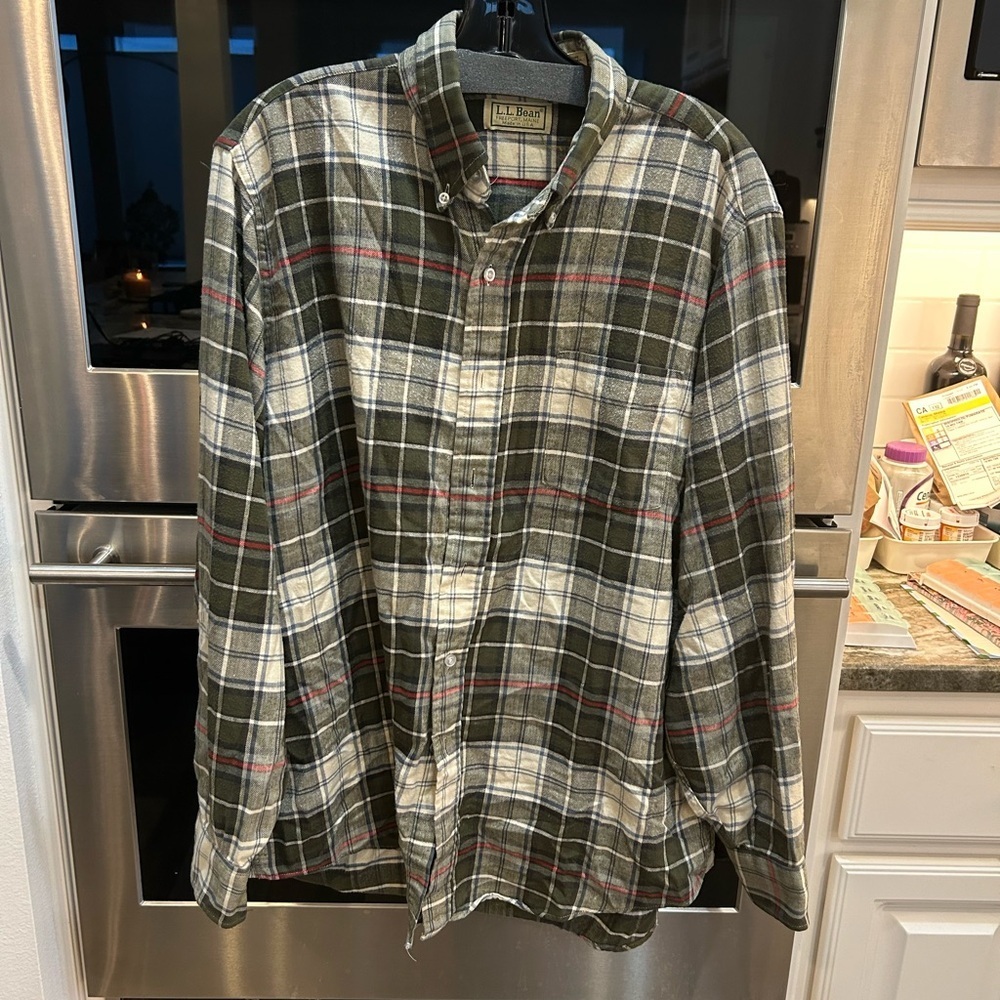 L.L. Bean vintage Men's scotch plaid flannel shirt size L small tear GUC
